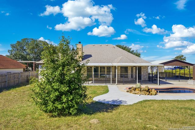 144 Las Palomas, La Vernia, TX 78121