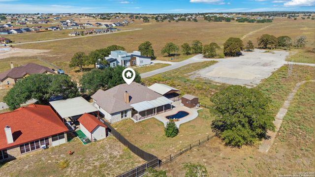 144 Las Palomas, La Vernia, TX 78121