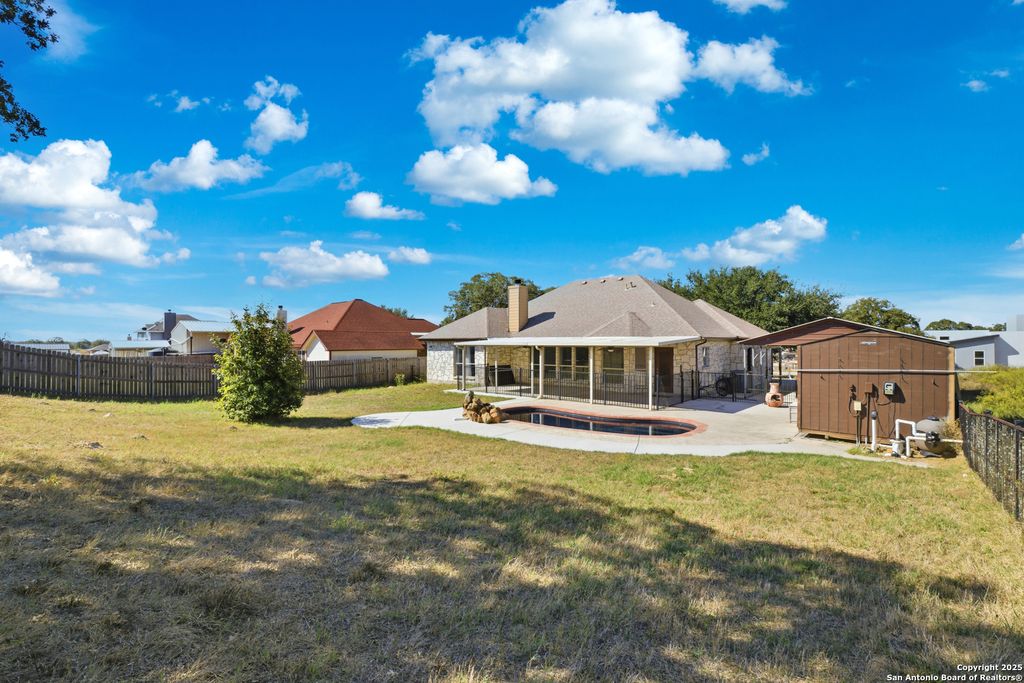144 Las Palomas, La Vernia, TX 78121