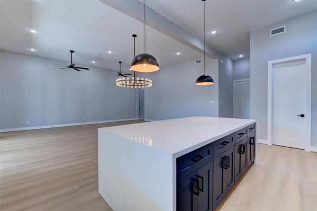 637 Bay Vista Drive, Seabrook, TX 77586