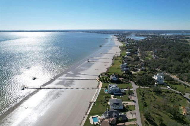 637 Bay Vista Drive, Seabrook, TX 77586