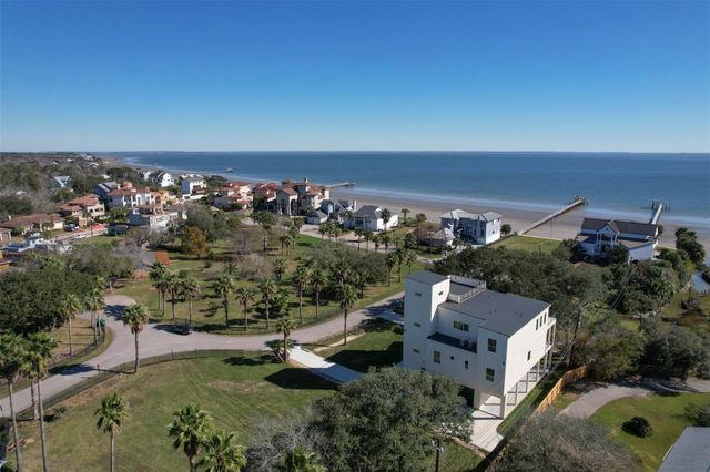 637 Bay Vista Drive, Seabrook, TX 77586