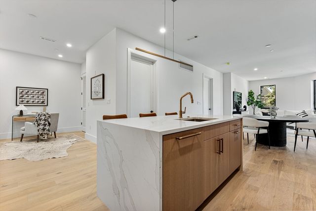 1114 Beacon St. 111, Newton, MA 02461