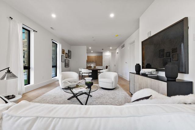 1114 Beacon St. 111, Newton, MA 02461