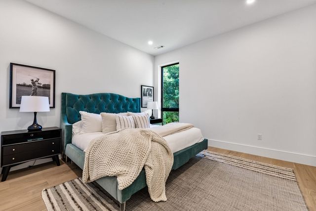 1114 Beacon St. 111, Newton, MA 02461