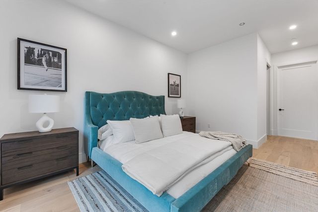 1114 Beacon St. 111, Newton, MA 02461