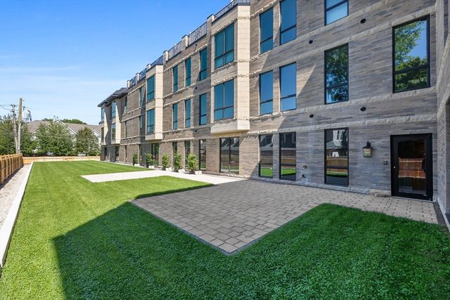 1114 Beacon St. 111, Newton, MA 02461