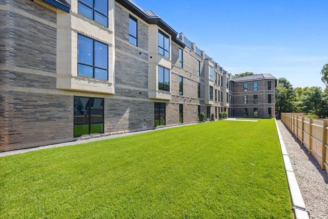 1114 Beacon St. 111, Newton, MA 02461