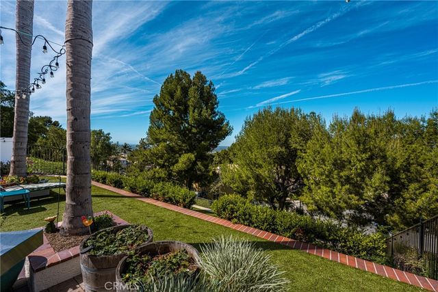 993 S Dylan Way, Anaheim Hills, CA 92808