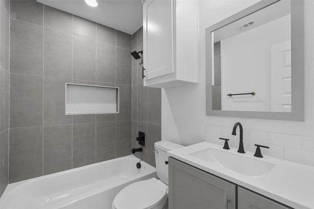 2217 Sayle Street B, Greenville, TX 75401