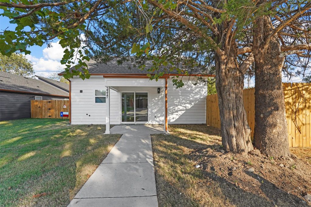 2217 Sayle Street B, Greenville, TX 75401