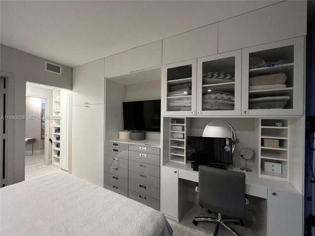 45 SW 9th St 1401, Miami, FL 33130