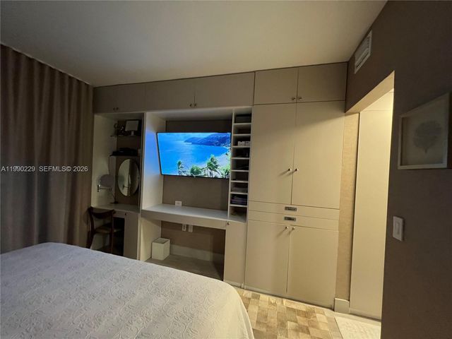 45 SW 9th St 1401, Miami, FL 33130