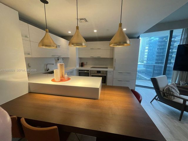 45 SW 9th St 1401, Miami, FL 33130