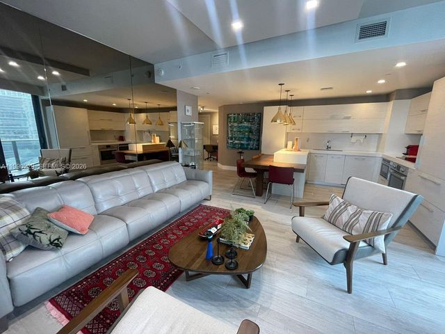 45 SW 9th St 1401, Miami, FL 33130