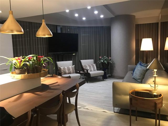 45 SW 9th St 1401, Miami, FL 33130