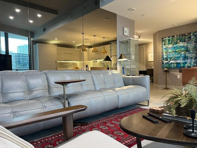 45 SW 9th St 1401, Miami, FL 33130