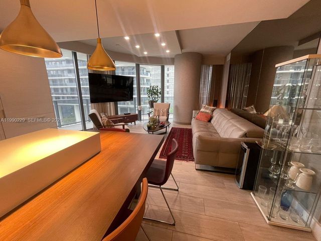 45 SW 9th St 1401, Miami, FL 33130