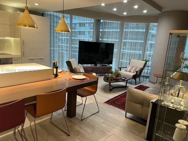 45 SW 9th St 1401, Miami, FL 33130