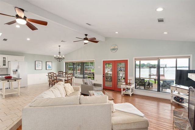 124 Harbor Drive, Gun Barrel City, TX 75156