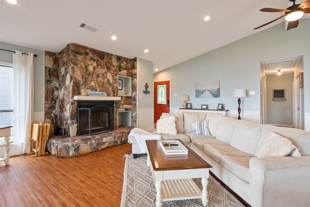 124 Harbor Drive, Gun Barrel City, TX 75156