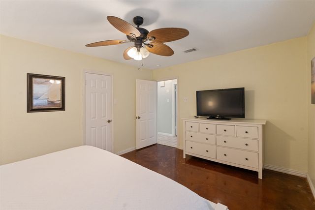 124 Harbor Drive, Gun Barrel City, TX 75156
