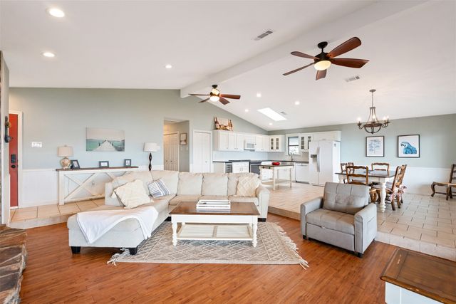 124 Harbor Drive, Gun Barrel City, TX 75156