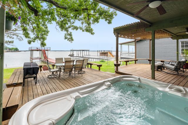 124 Harbor Drive, Gun Barrel City, TX 75156