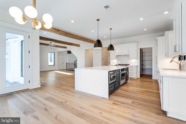 324 TAPAWINGO RD SE, Vienna, VA 22180