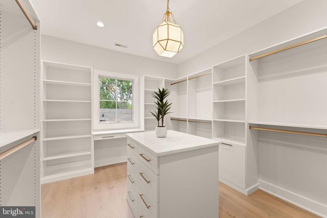 324 TAPAWINGO RD SE, Vienna, VA 22180