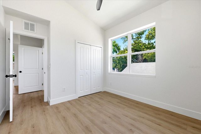 1235 11TH AVENUE S, St Petersburg, FL 33705