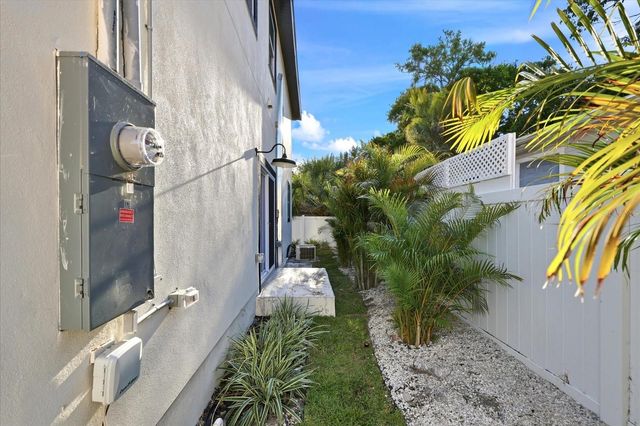 1235 11TH AVENUE S, St Petersburg, FL 33705