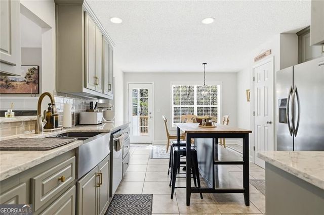 114 Hammond Drive, Canton, GA 30114