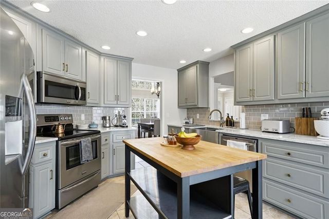 114 Hammond Drive, Canton, GA 30114