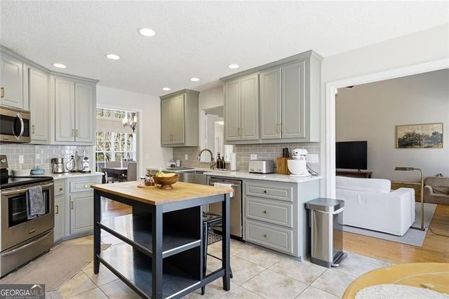 114 Hammond Drive, Canton, GA 30114