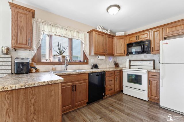 27269 Wyatt Avenue, Brownstown Twp, MI 48183