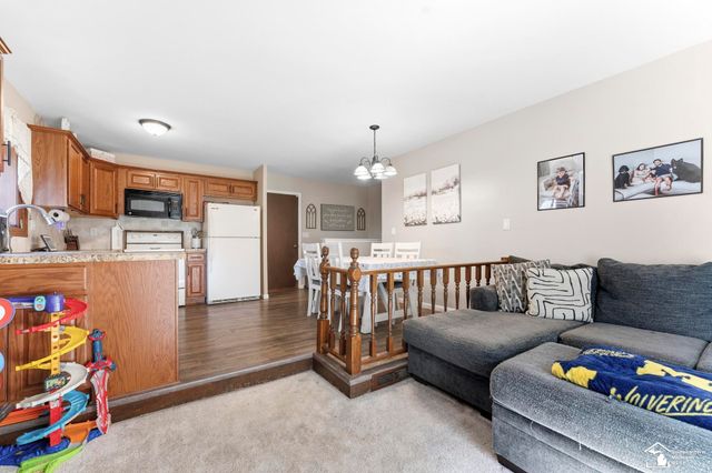 27269 Wyatt Avenue, Brownstown Twp, MI 48183