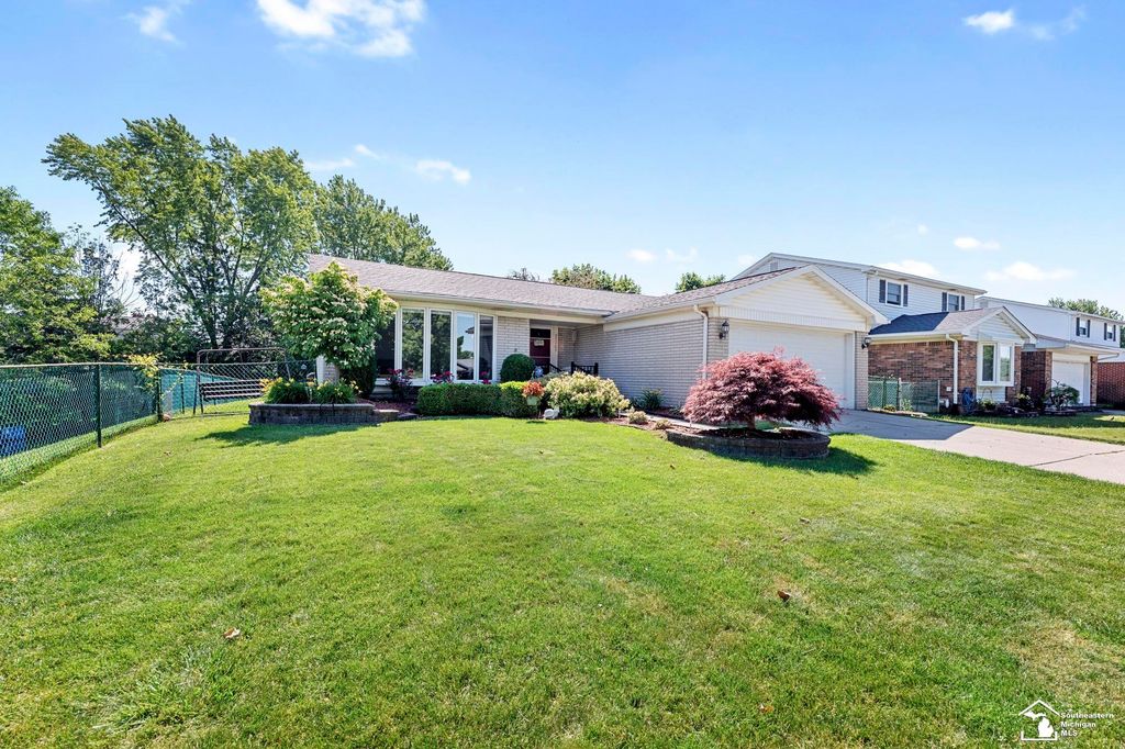 27269 Wyatt Avenue, Brownstown Twp, MI 48183