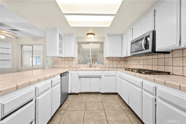 13830 Hidden Valley, Victorville, CA 92395