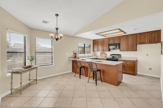 713 E Century Pl, Lodi, CA 95240