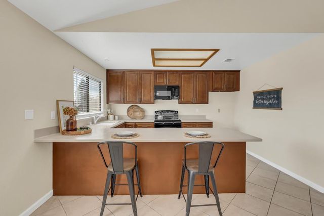 713 E Century Pl, Lodi, CA 95240