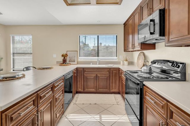 713 E Century Pl, Lodi, CA 95240