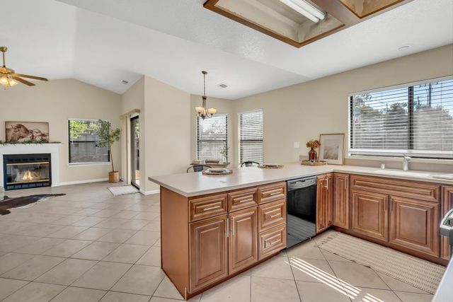 713 E Century Pl, Lodi, CA 95240