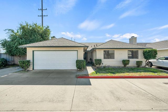 713 E Century Pl, Lodi, CA 95240