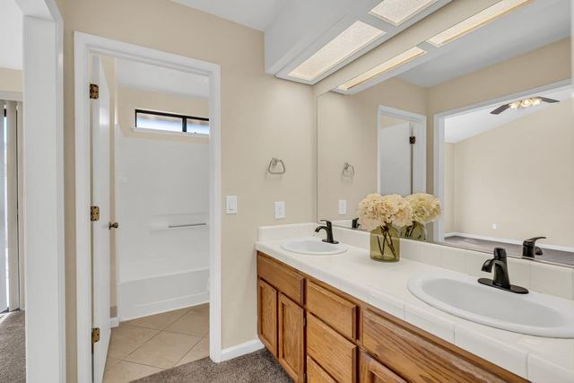 713 E Century Pl, Lodi, CA 95240