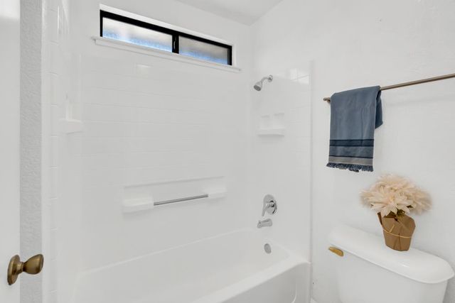 713 E Century Pl, Lodi, CA 95240