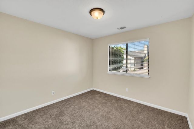 713 E Century Pl, Lodi, CA 95240