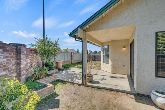 713 E Century Pl, Lodi, CA 95240