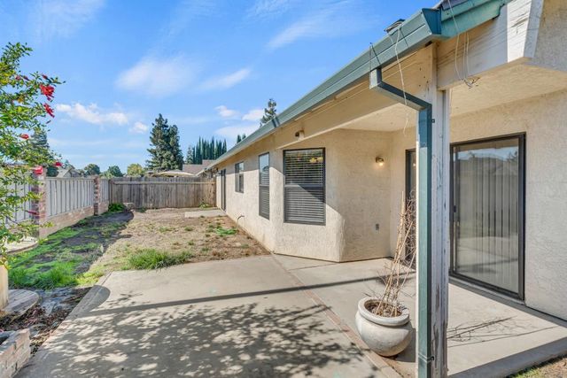 713 E Century Pl, Lodi, CA 95240