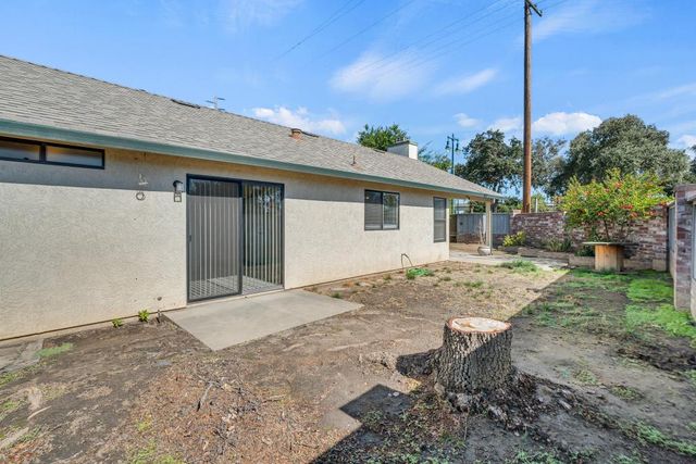 713 E Century Pl, Lodi, CA 95240